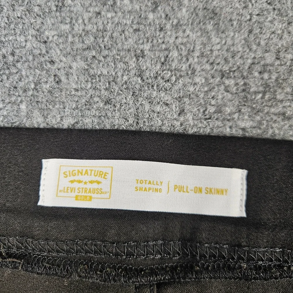 Signature Levi Strauss Gold Totally Shaping PullOn Skinny Jeans Black 28S W39L28
